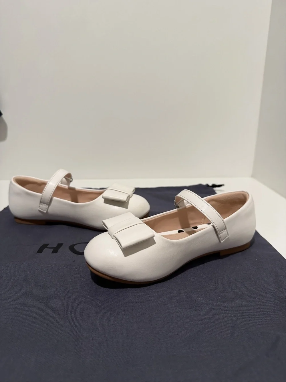 Girls White Mary Jane Dress Shoes with Bow Accent